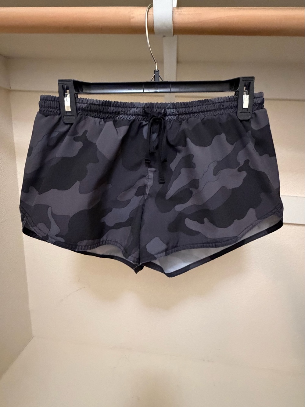Old Navy Women's Dark Camo Athletic Shorts